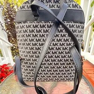 Michael Kors | Bags | Michael Kors Cindy Large Backpack Bag  display picture 3